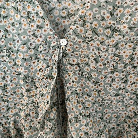 Nasty Gal Women's 3/4 Sleeve Sheer Single Button Daisy Floral Kimono Size M GUC - Picture 4 of 11